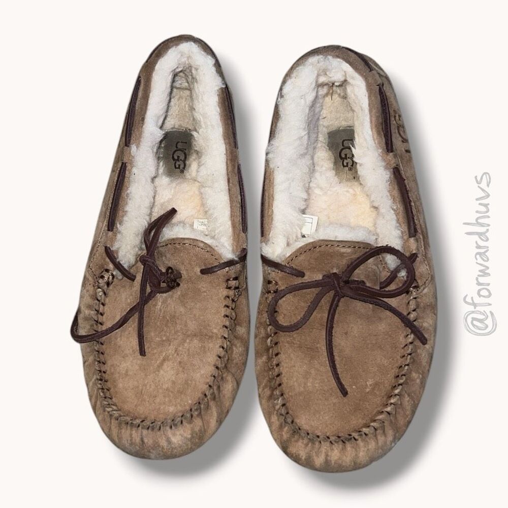 UGG Dakota Sheepskin Moccasin Slippers Chestnut Women’s Size 9